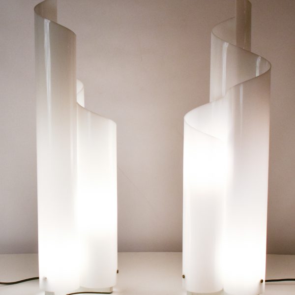 Ref.425A Pareja de lámparas Mezzachimera. Diseño de Vico Magistretti. Edición Artemide 1969