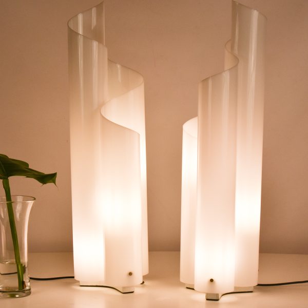 Ref.425A Pareja de lámparas Mezzachimera. Diseño de Vico Magistretti. Edición Artemide 1969