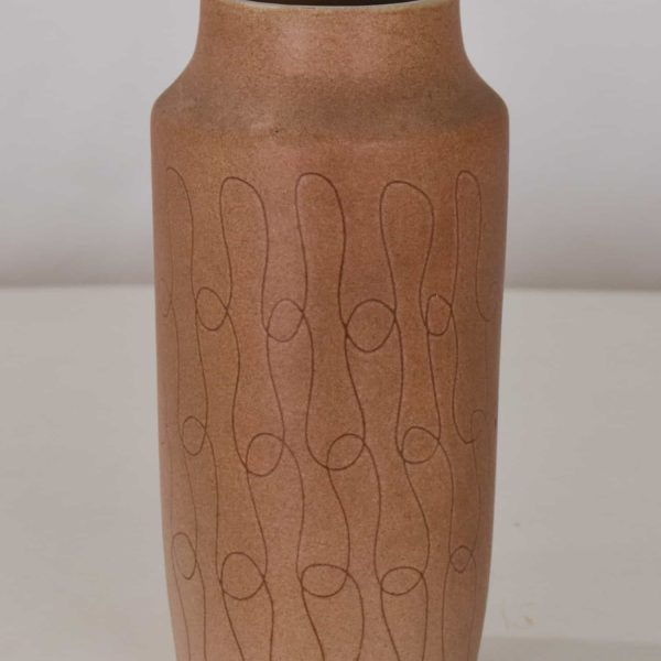 Jarrón de cerámica en tonos marrones, del ceramista Ferrando